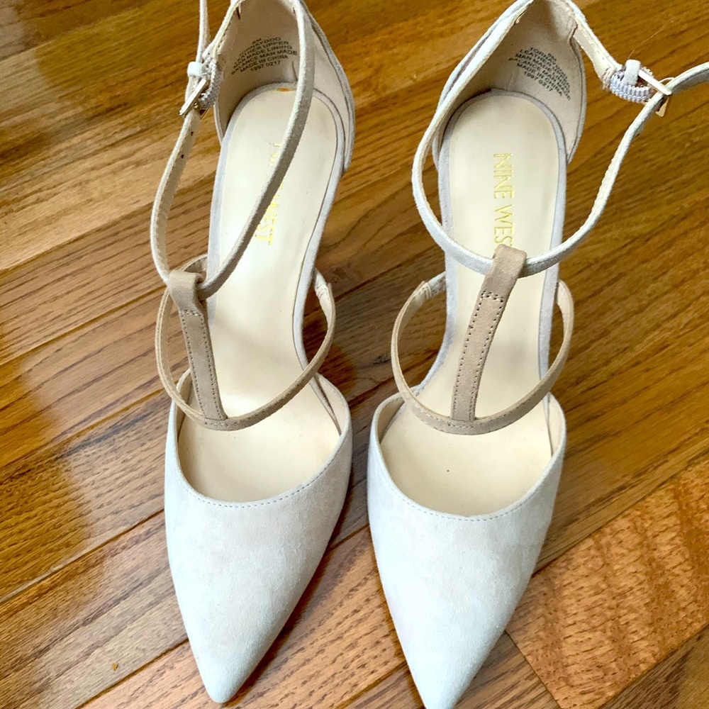 NWOT Sexy winter white suede heels size 8